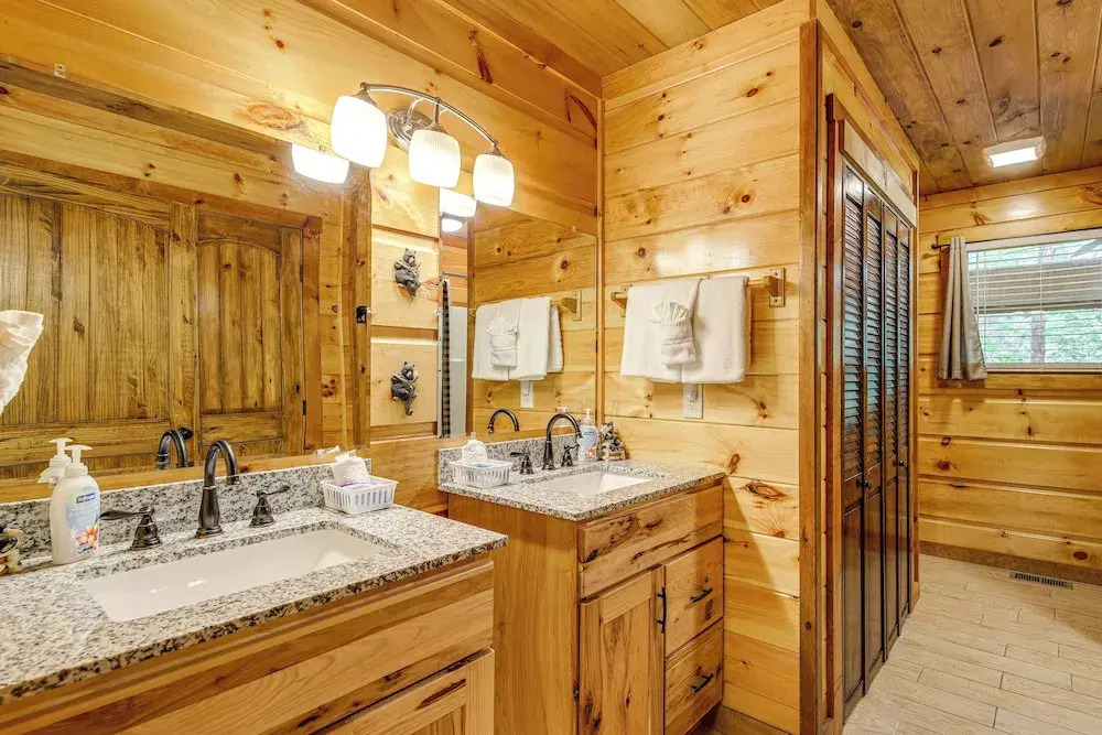 2 Mi to Dtwn Gatlinburg: 'crescent Claw Cabin!'