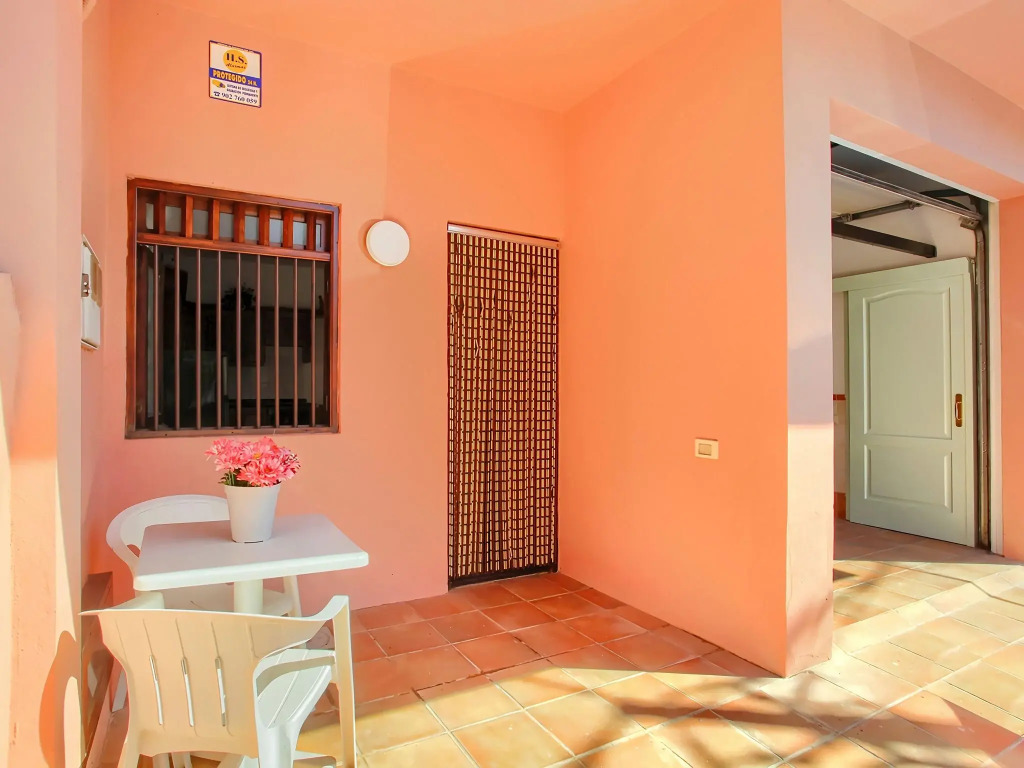 Traditional holiday home in Arico with garden
