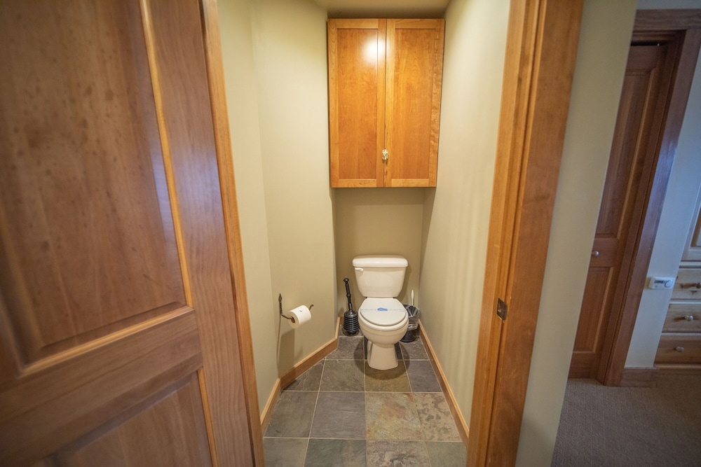 Red Hawk Lodge 2241 OFB