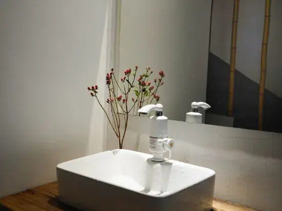 Xia Senlin Eco-friendly Hostel (Shaoxing Lu Xun's Hometown Subway Station Yintai City)