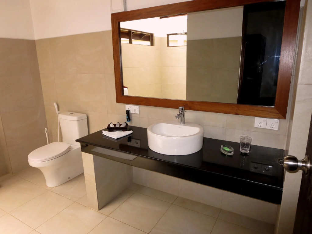 Lanka Beach Boutique Bungalows & Grand Villa