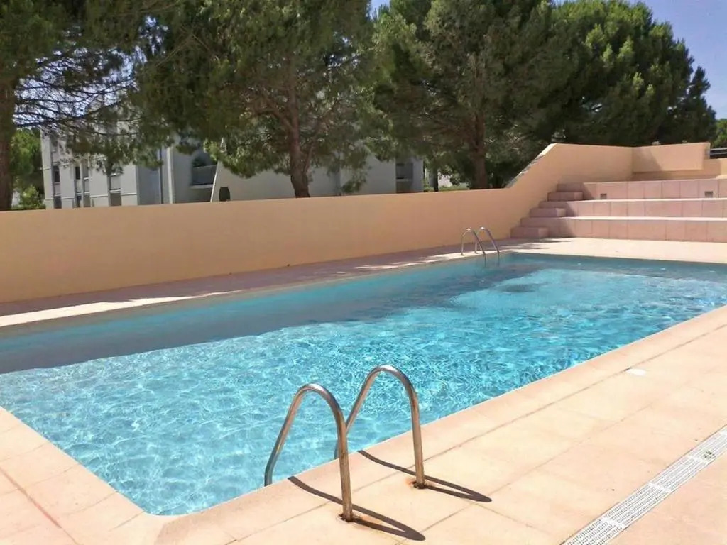 AS8314 - P2 Cabine dans une résidence avec piscine, parking privé et belle vue chenal