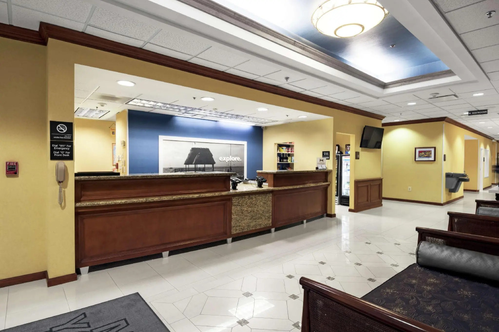 Hampton Inn & Suites Jacksonville Deerwood Park