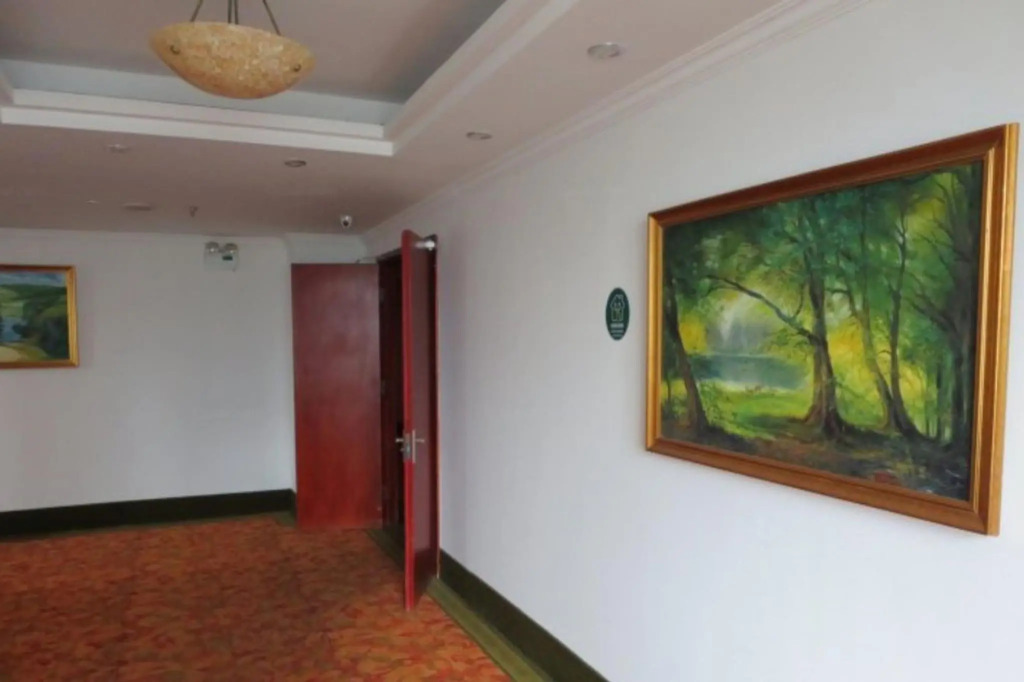 GreenTree Inn JiangSu WuXi BinHu TaiHu Pearl Development Mansion Business Hotel