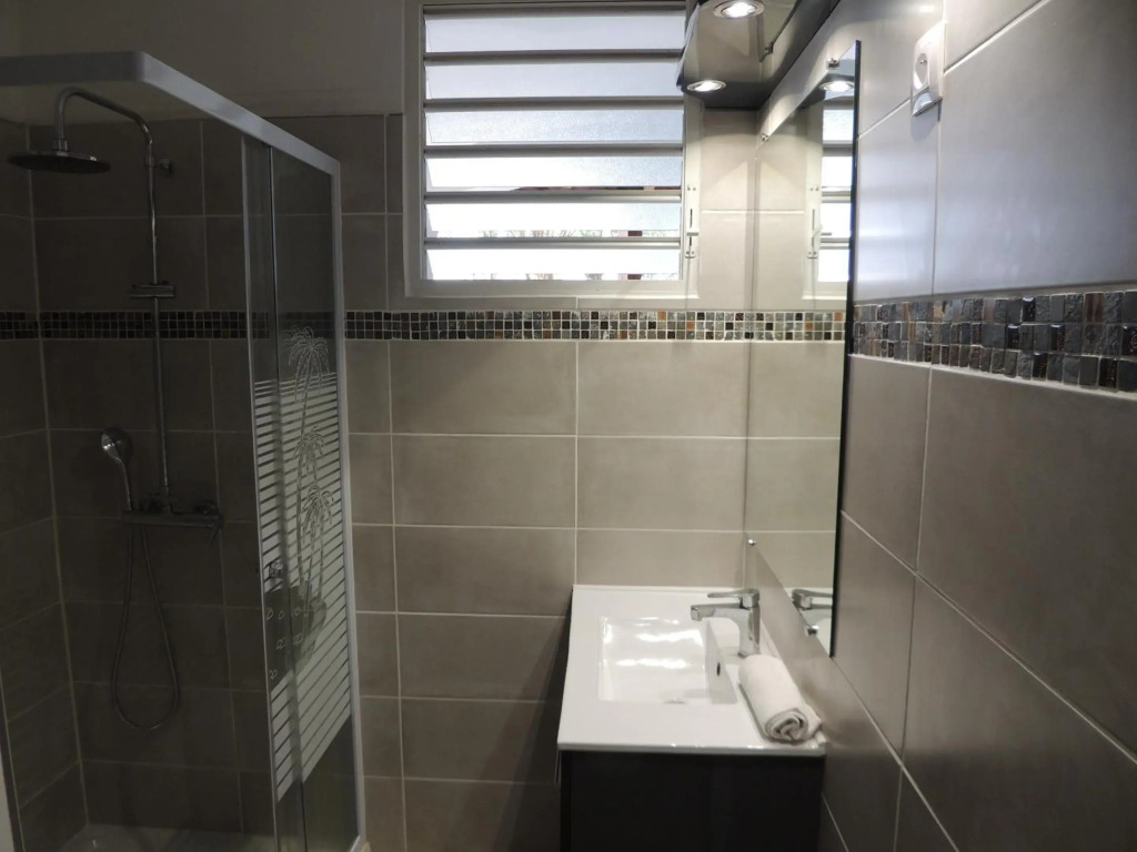 Appartement de 3 chambres avec piscine partagee jardin clos et wifi a Bouillante a 1 km de la plage
