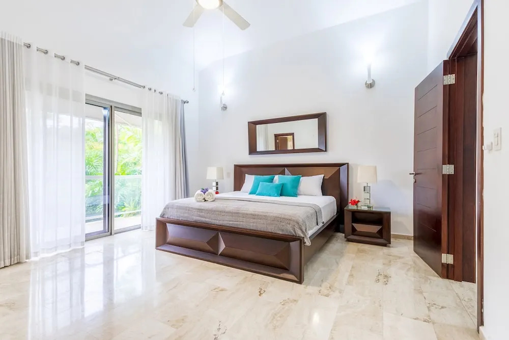 Villa Desiree 5BR Cocotal Luxury Villa Pool Maid