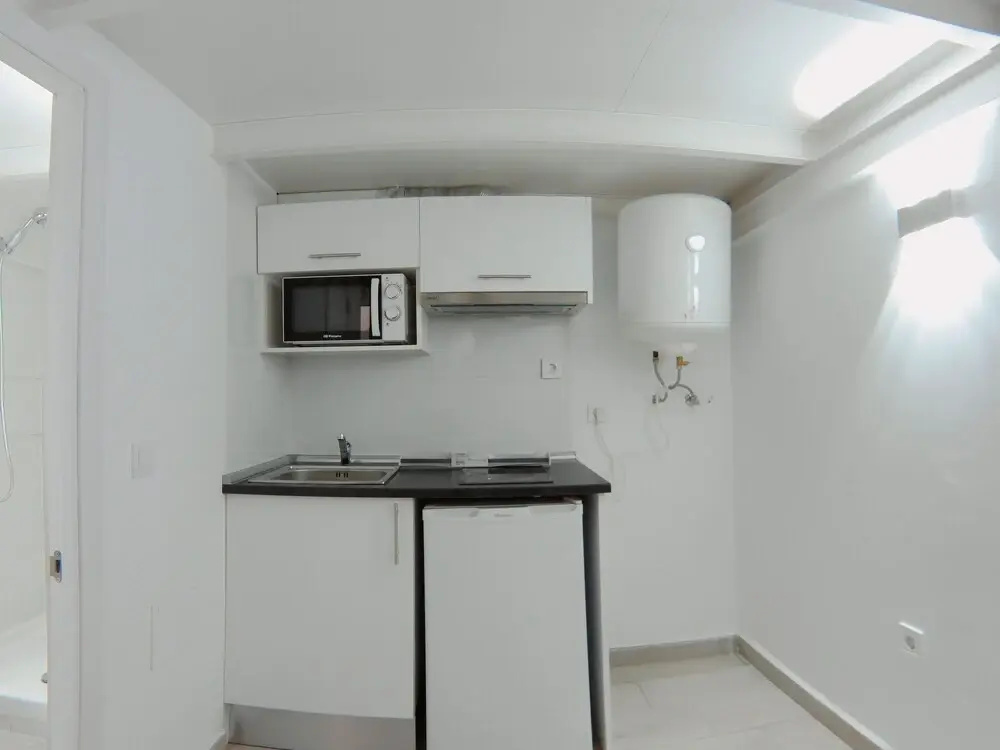 Duplex con cama de 135cm, A/C. WiFi metro Plaza Eiptica