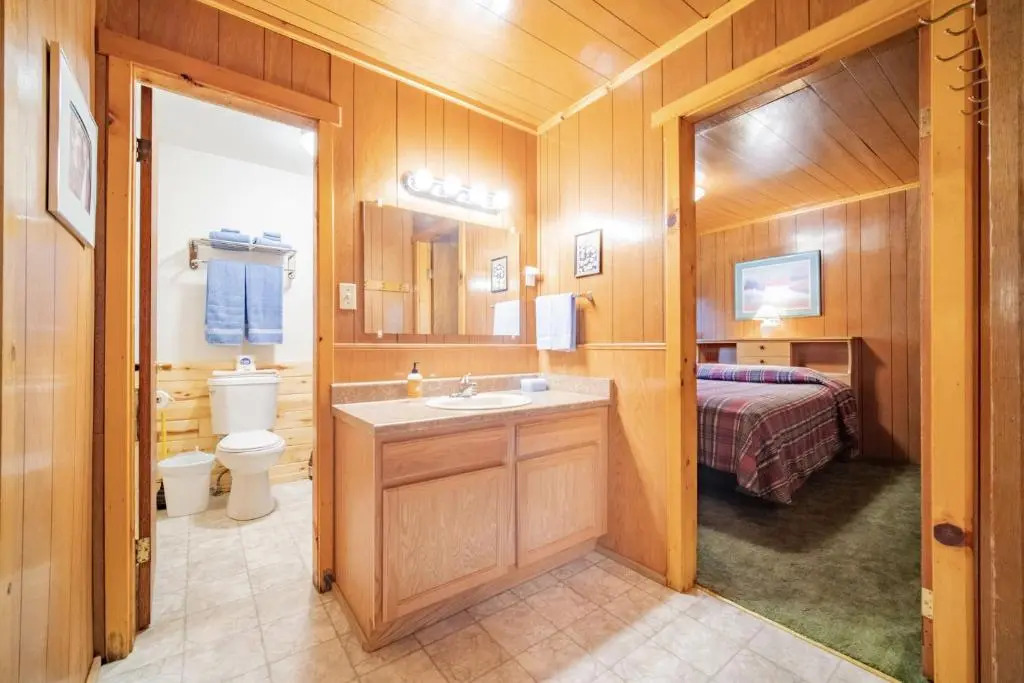 Bear Paw Lodge & Vacation Homes