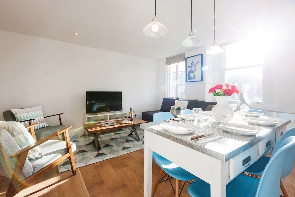 The Lillie Road Residence
