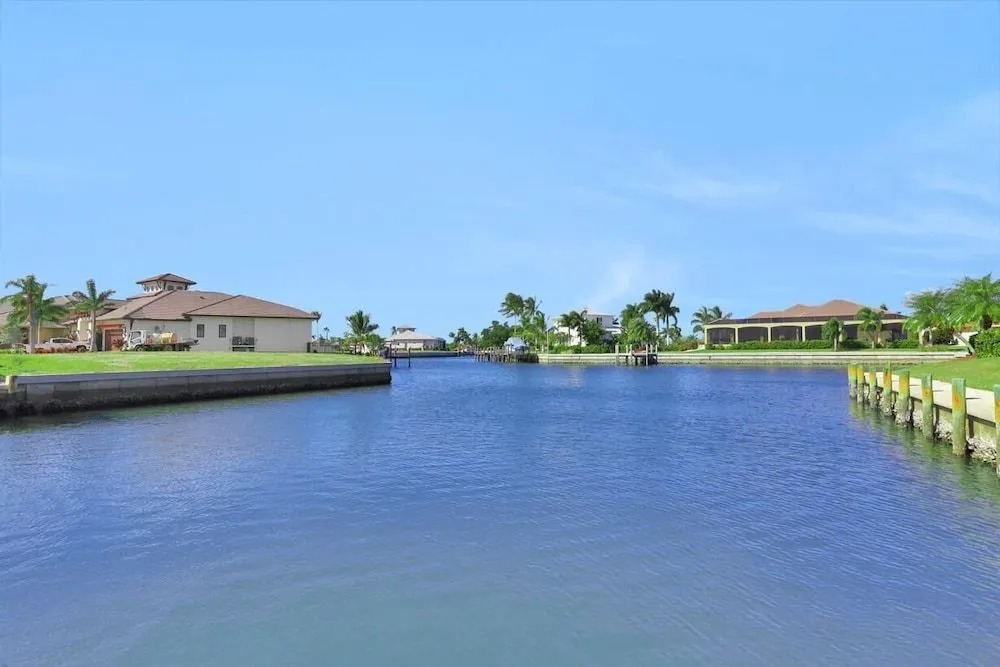 Quiet Waterfront Home With Pool, Dock and Bicycles
