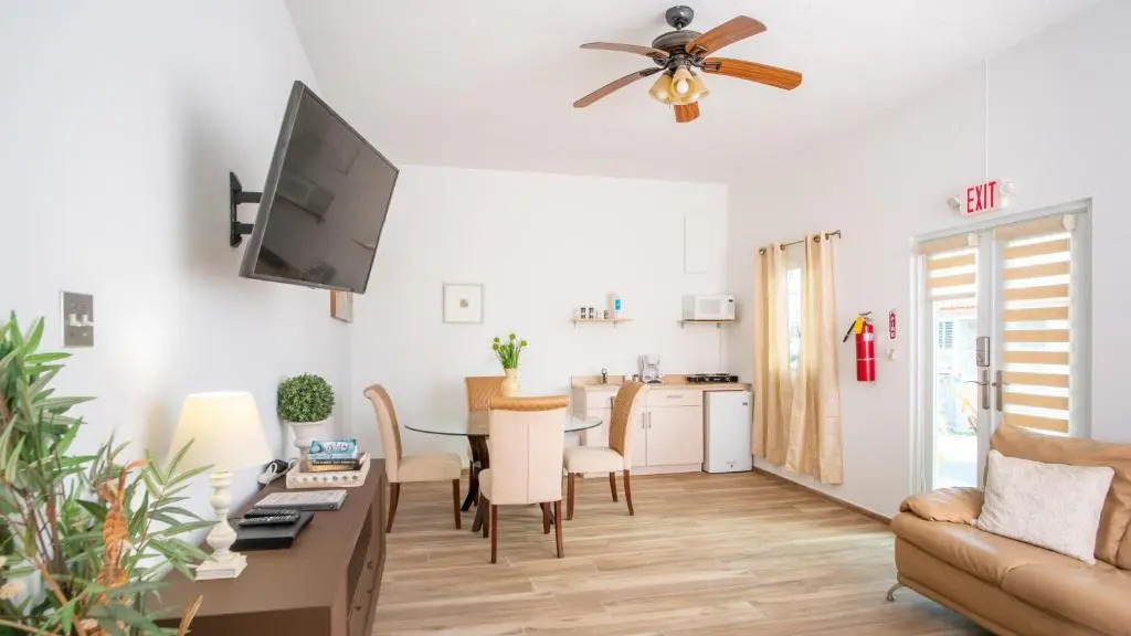 Casa Loba Suite 3 with private pool and tub