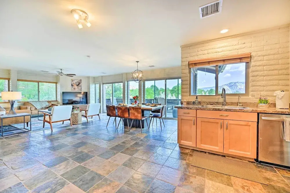 Patio & Panoramic Desert Views: Sedona Getaway!