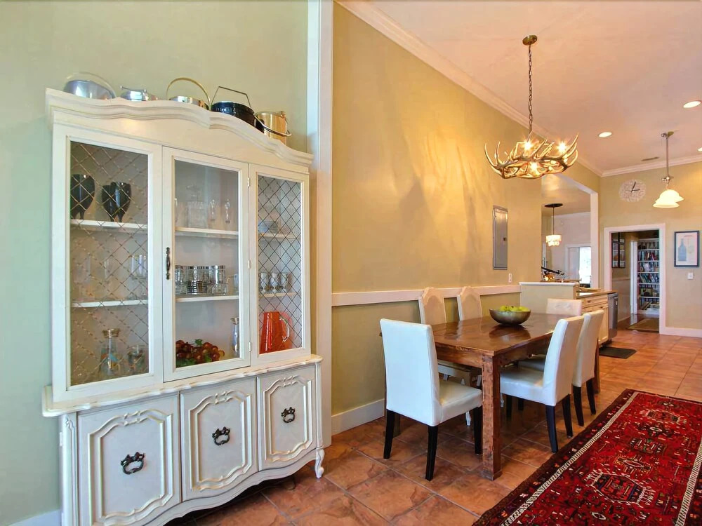 Champagne Suite