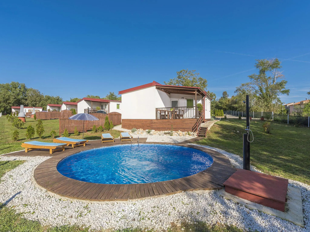 Holiday house with private pool for 6-8 persons in the holiday park Jelovci