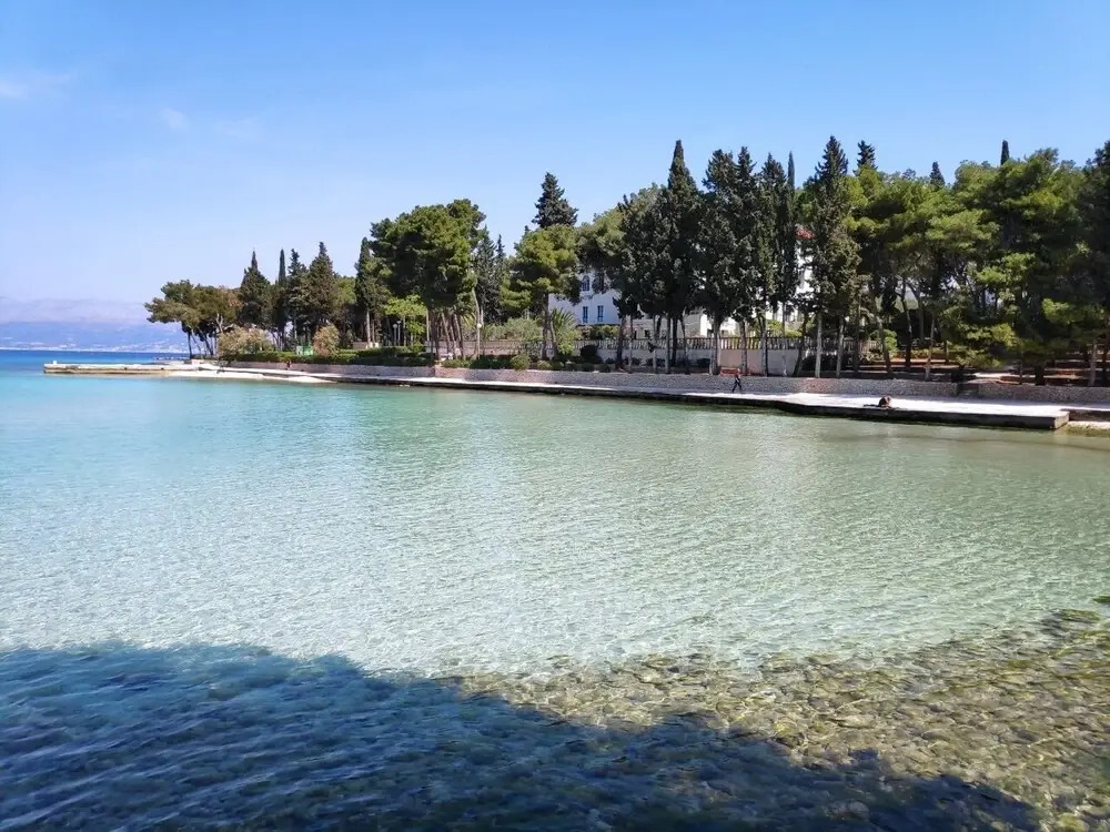 Leana - Great Location and Close to Beach - A1