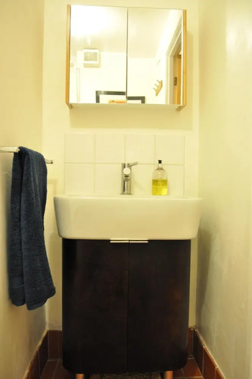 Central 1 Bedroom Apartment With Parking