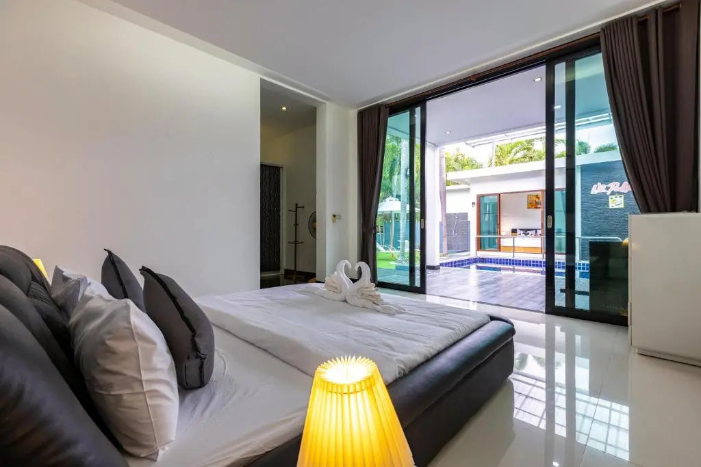 4 Bedroom Modern Pool Villa BL10