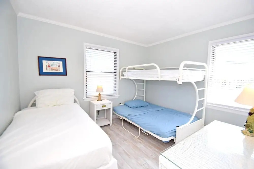 Park Place 101 2 Bedroom Condo by RedAwning