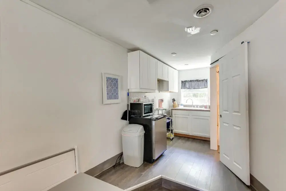 2 Mi to Long Beach Waterfront! Convenient Studio
