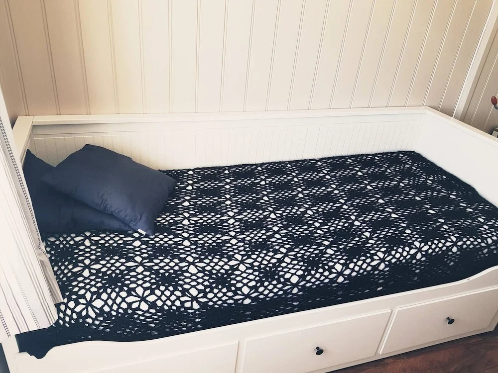 StayPlus 3BR City Apartment With Garden