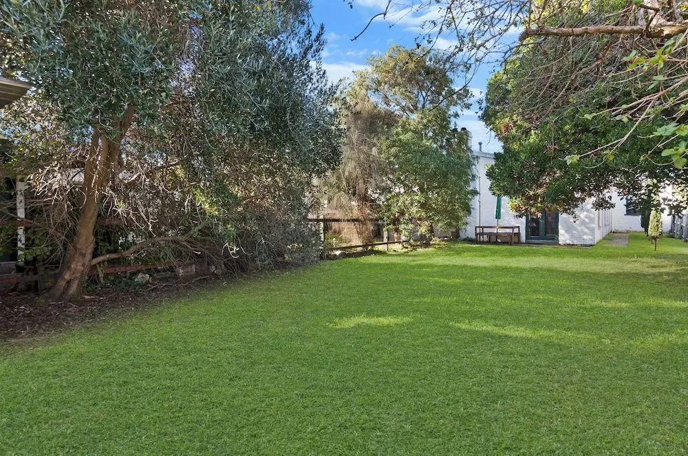 Cottage on James circa:1855 - Modern historic