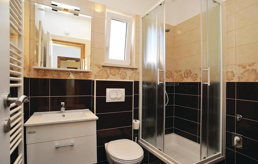 Awesome Home in Pakostane With Wifi and 5 Bedrooms