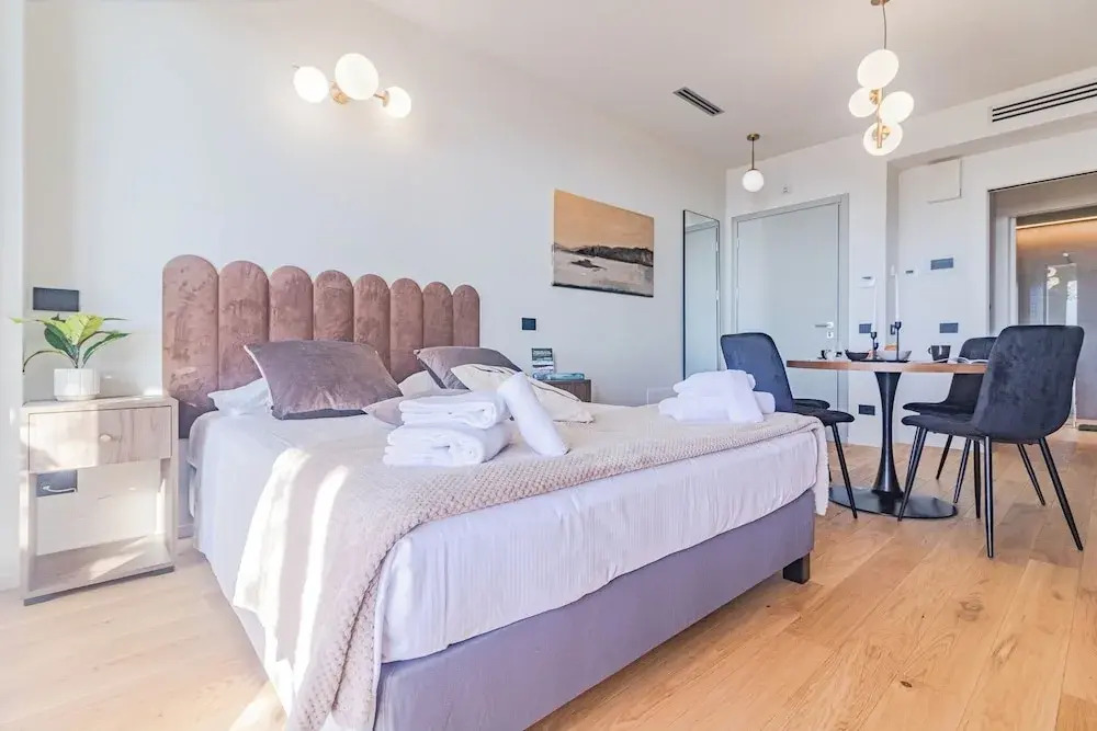 Aurora Apartment by Rent all Como
