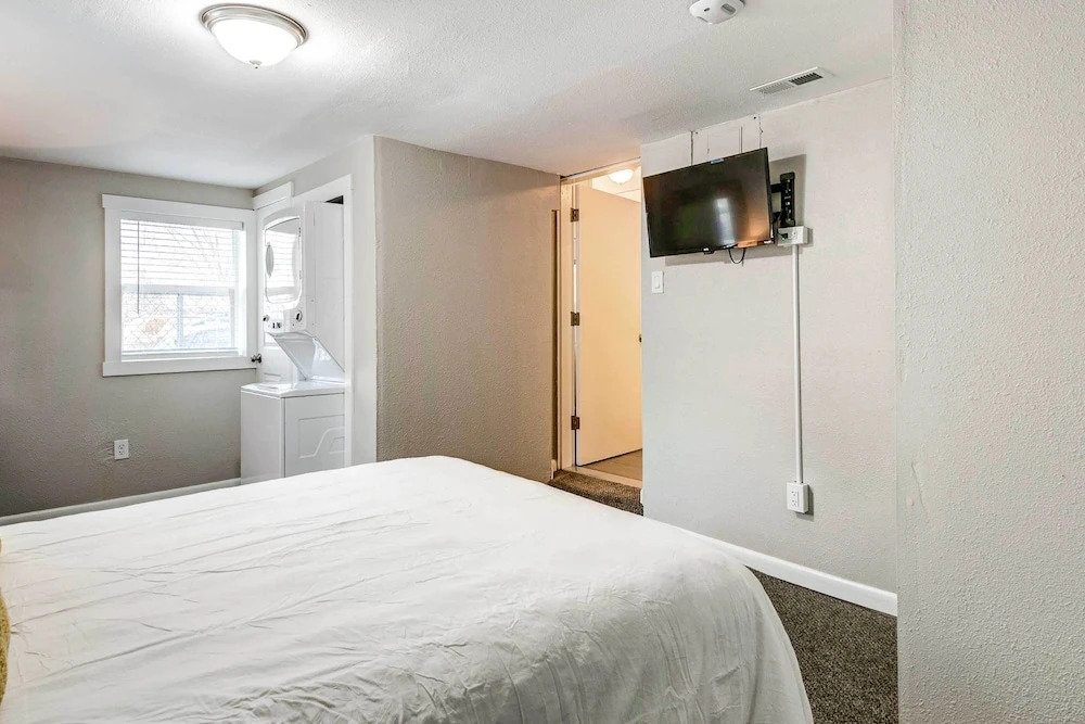 Cozy Ogden Cottage: 1 Mi to Downtown!
