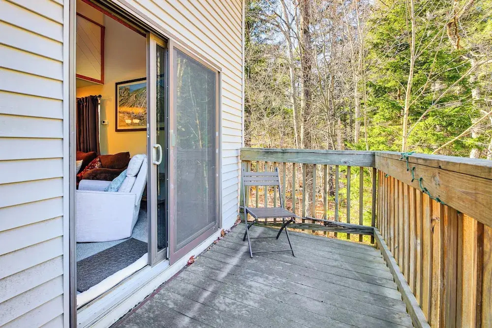 Walk to Mt Snow: Cozy West Dover Condo