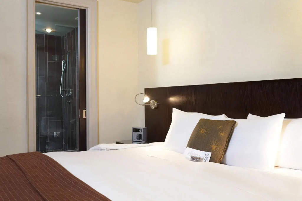 The Shaw Club Hotel