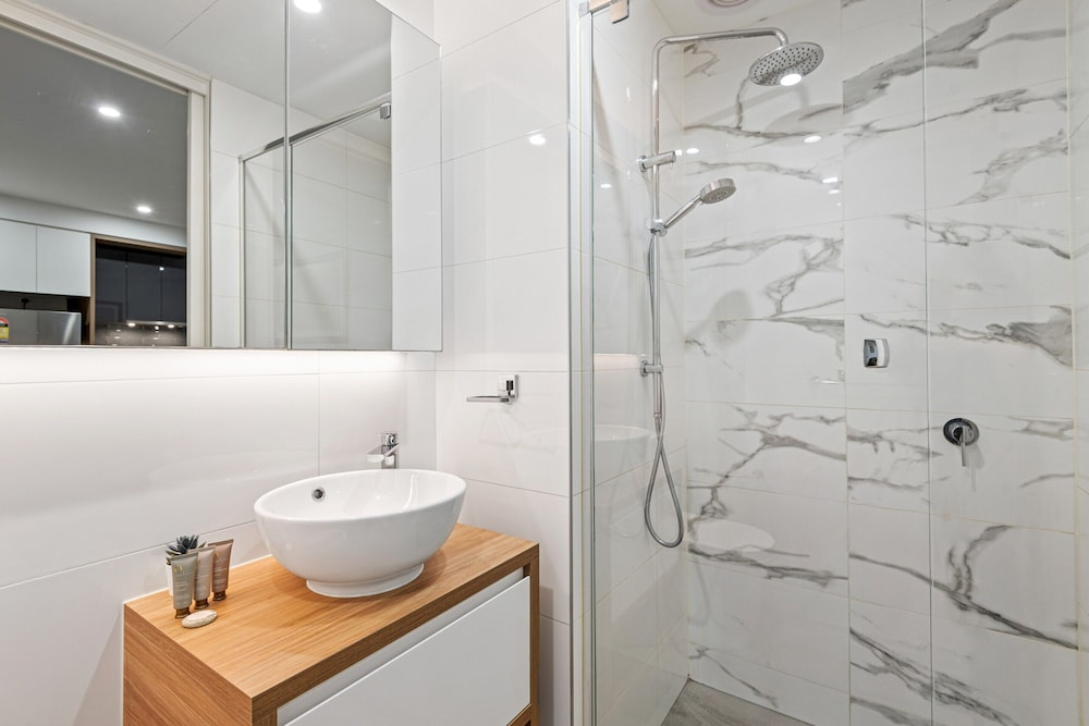 Spacious 2-bed Apartment in Hughesdale