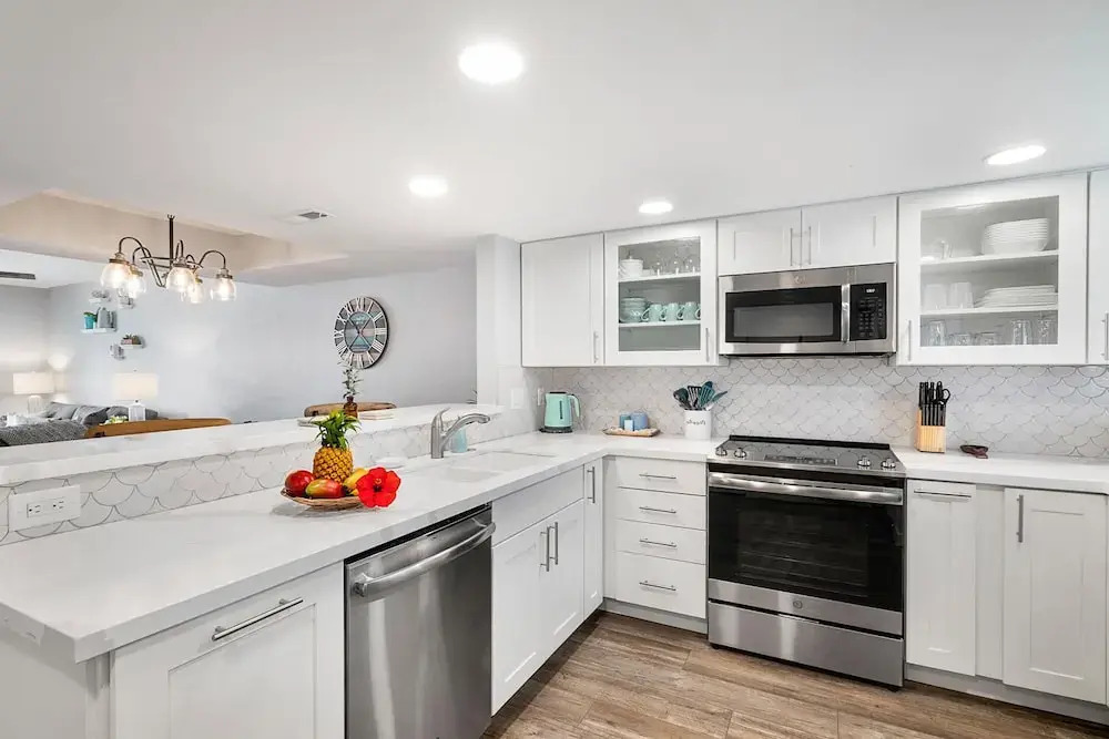 Complete Remodel - Ocean & Mountain Views - Concierge - Walk to Magic Sands - Vrkcv