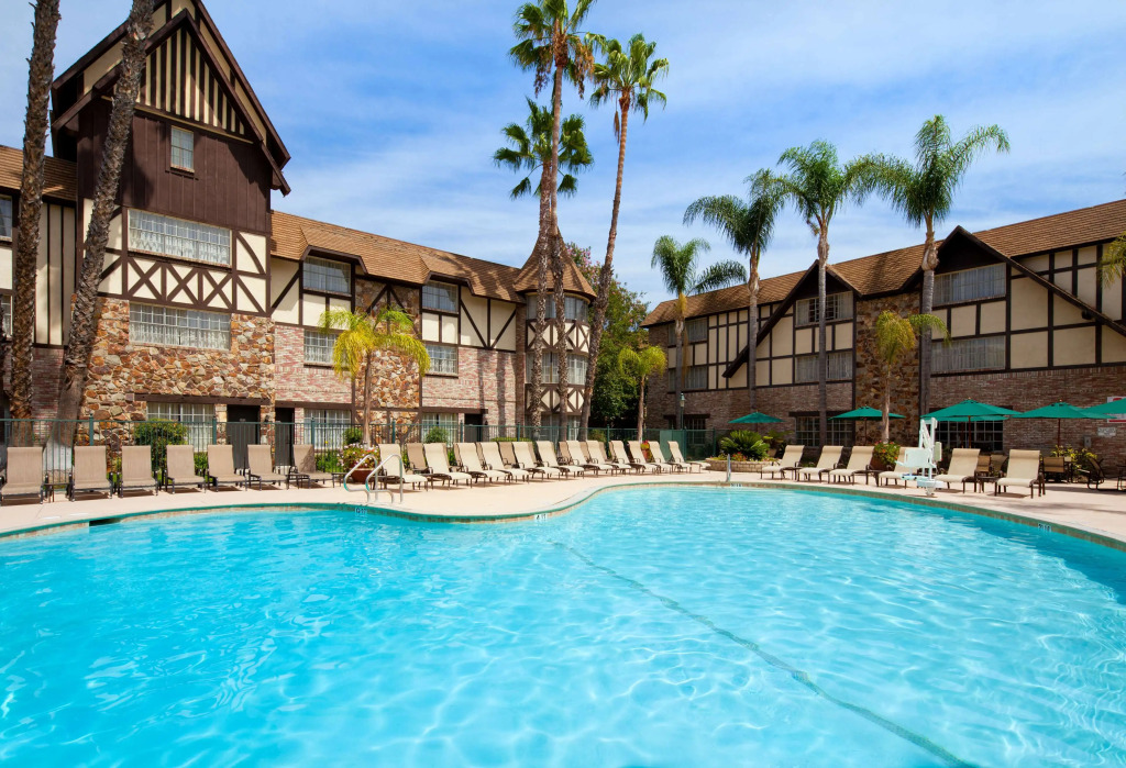 Anaheim Majestic Garden Hotel