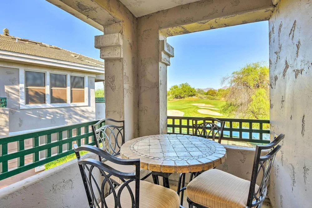Pool, Balcony & Golf Course Views: Scottsdale Gem