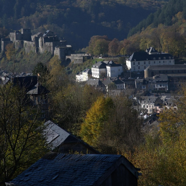 Un logis au 13 Faubourg de France à Bouillon à 50m de la Semois