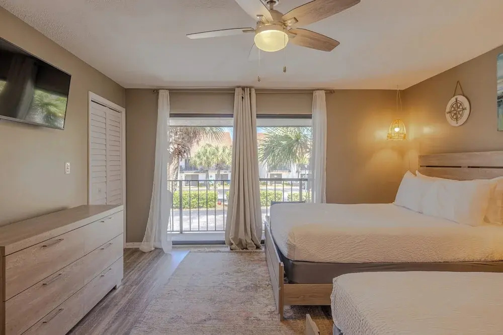2BR Condo in Edgewater Resort With Golf, Tennis, Pools & Free Tram Service!