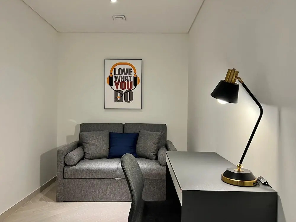 Waves - Comfortable JVC Apt with Balcony