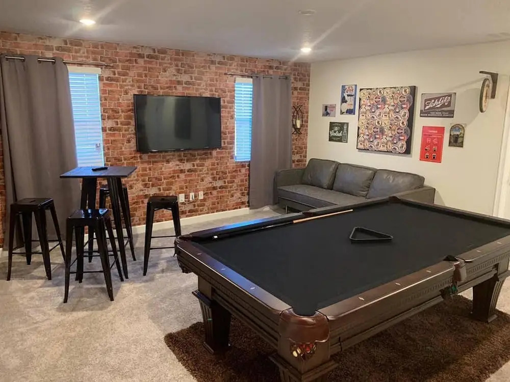 Gorgeous Single Home With Pool and Game Room Sl2953