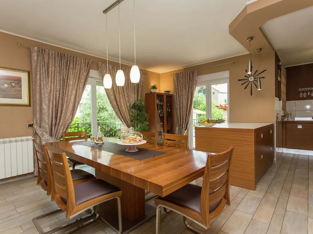 Beautiful Holiday Home in Kaštel Novi With Private Pool