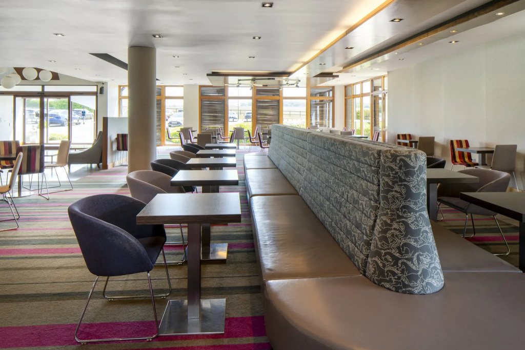 Holiday Inn Express London - Epsom Downs by IHG