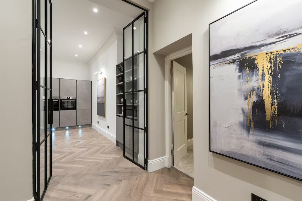 Luxury Georgian City Retreat 5-Star Location