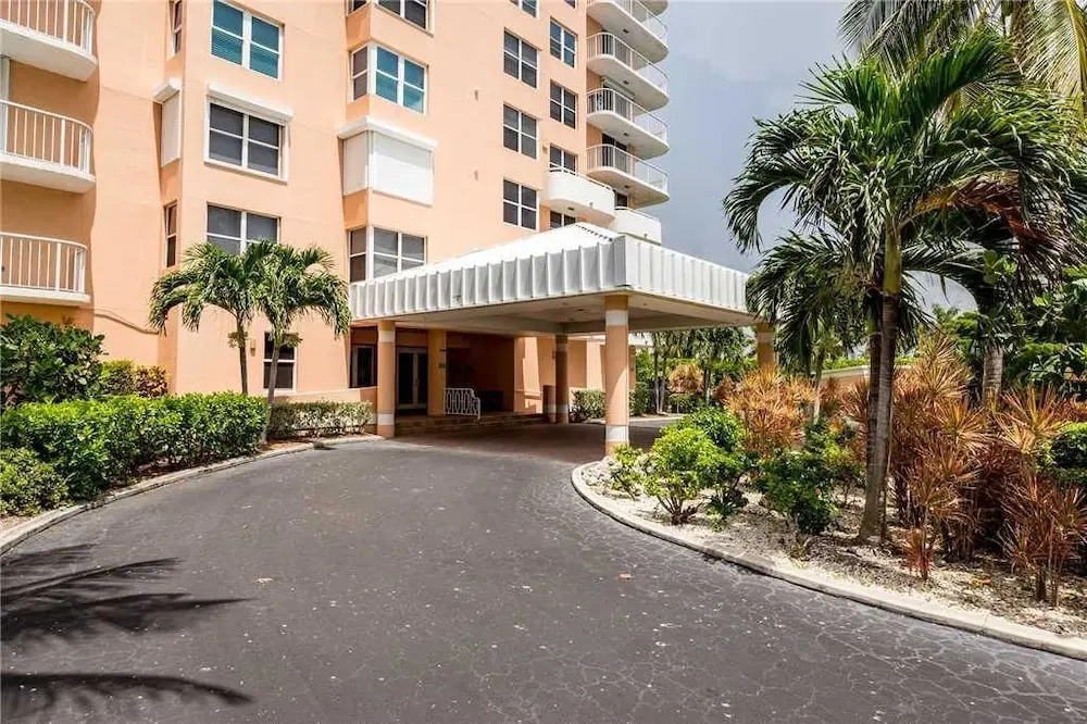 Bermuda Dunes 903