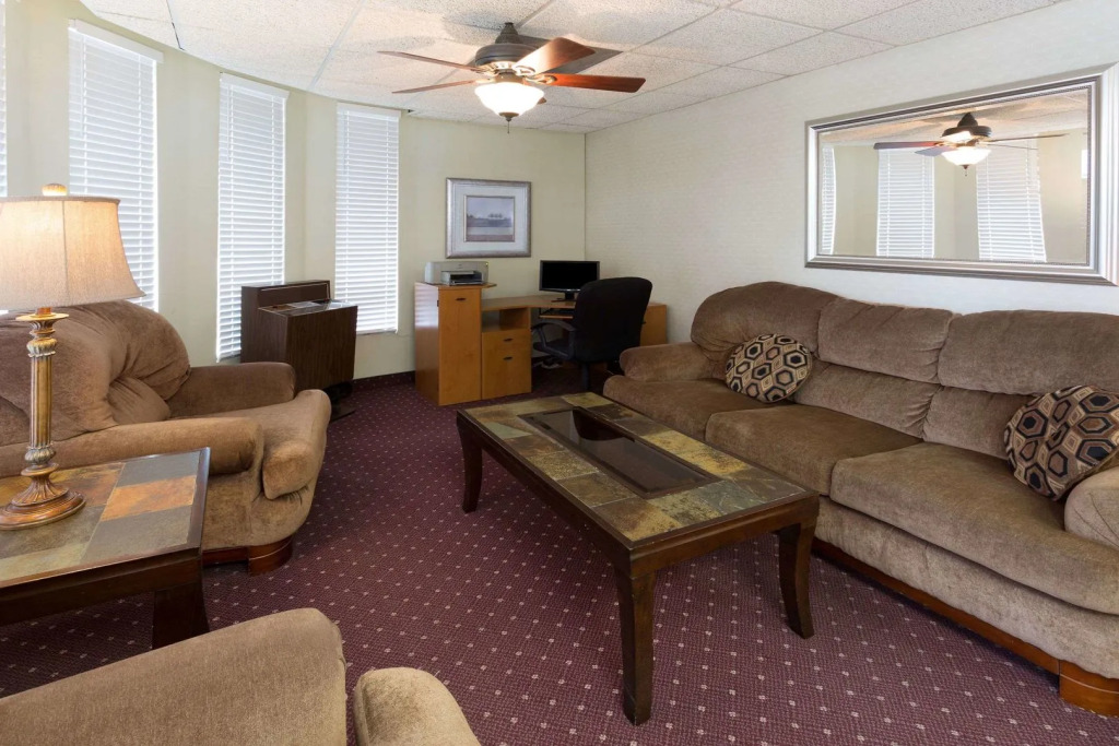 Costa Mesa Inn - Newport Beach Area