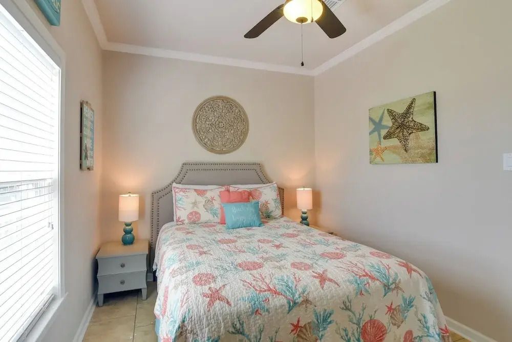 Walk to Shore! Coastal Family Gem in Crystal Beach