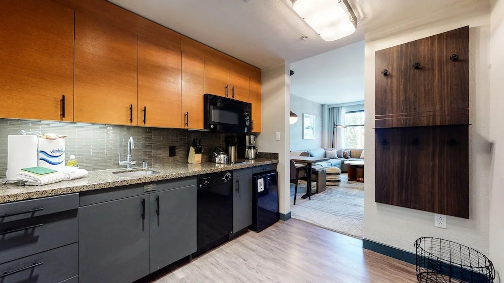 Village Monache #416 1 Bedroom Condo by Redawning
