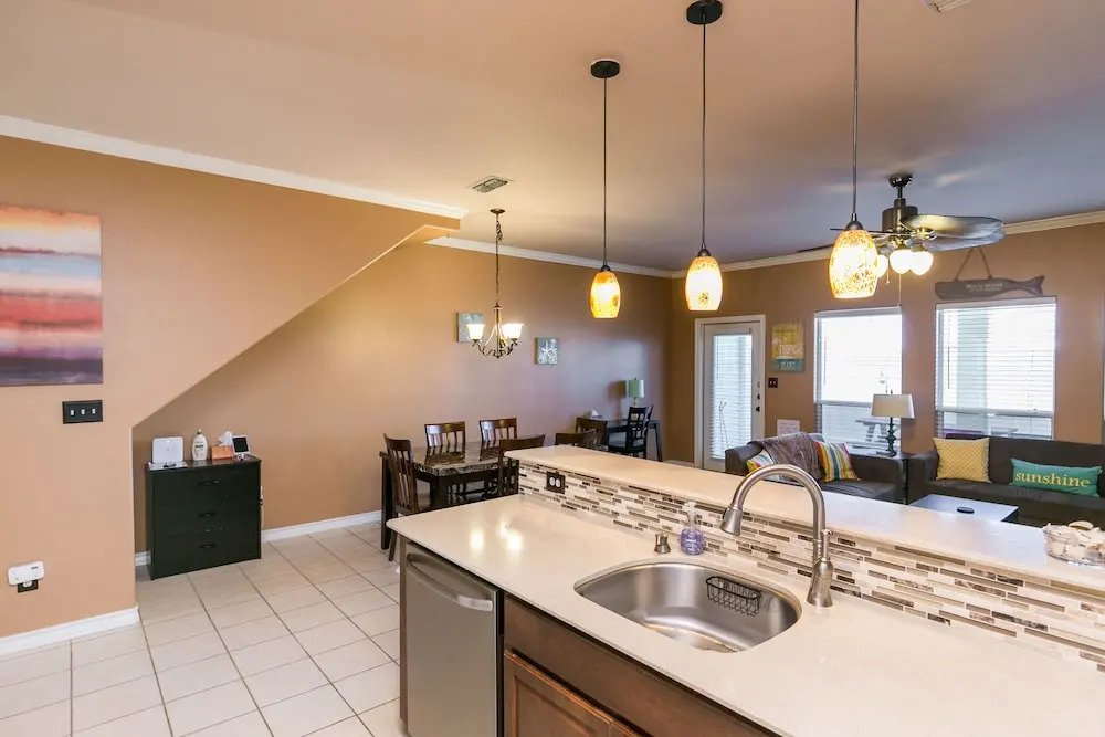15102 Leeward Dr Townhouse Unit 502 - 3 Br townhouse by RedAwning