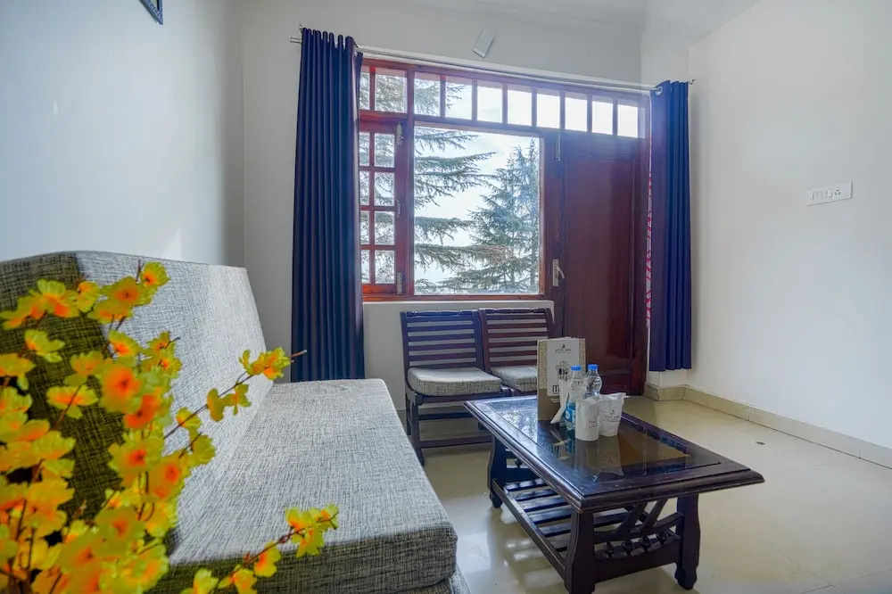 Pax Hotel Ark 150 meters from Mall Road