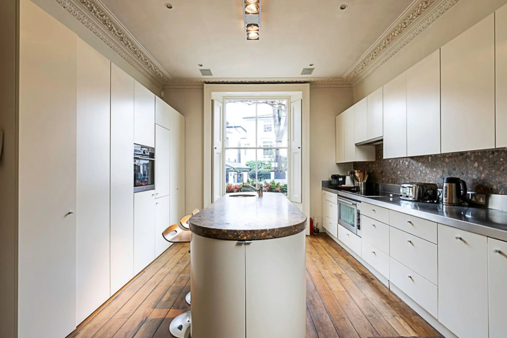 London Luxe Retreat: 5-bed Gem