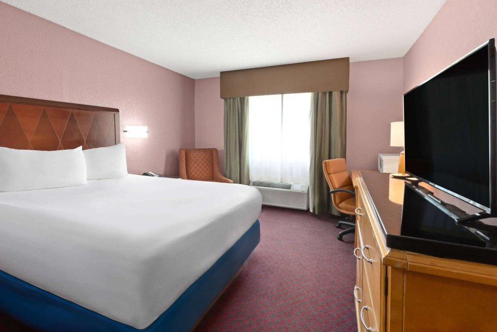 Travelodge by Wyndham Redwood Falls
