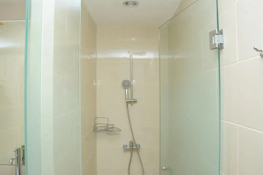 Homey And Cozy Stay 2Br At Casa Grande Apartment